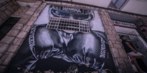 Entrada al club deportivo La Fabrika