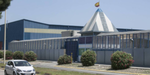 Exterior del Centro de Internamiento de Extranjeros de Barcelona