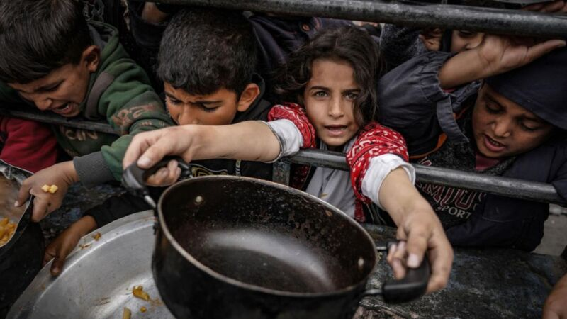 Israel bloquea los cargamentos con comida y medicinas en la frontera de Gaza