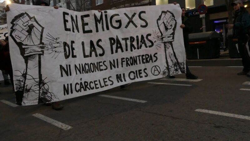 Pancarta de la marcha al CIE de 2024