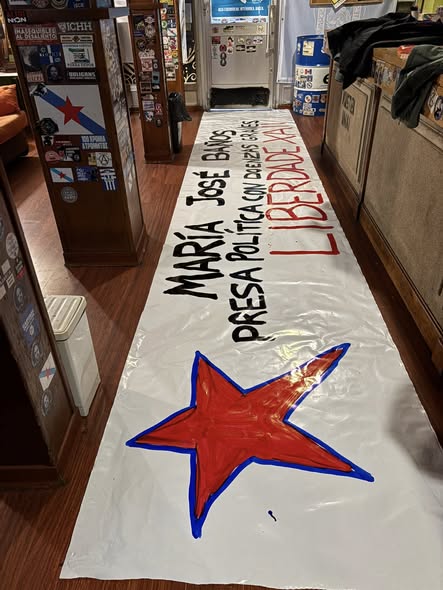 Preparando una pancarta por Mª José Baños, Galiza