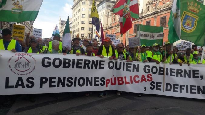 Bloque por las pensiones públicas en una manifestación