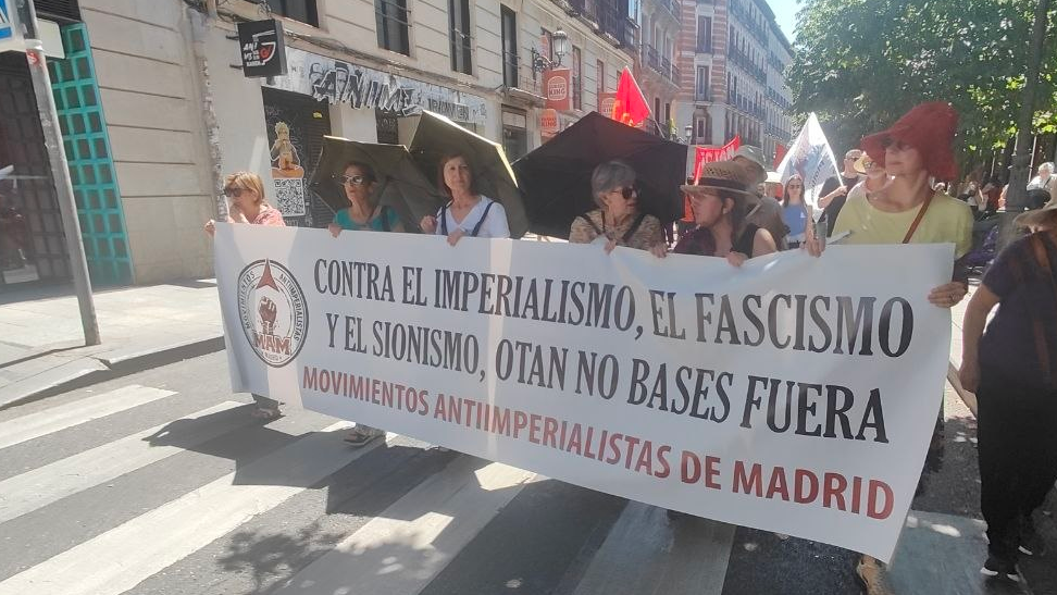 Pancarta de MAM durante una manifestación en Madrid