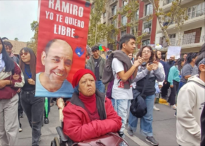 Solidaridad con el Comandante Ramiro en una manifestación
