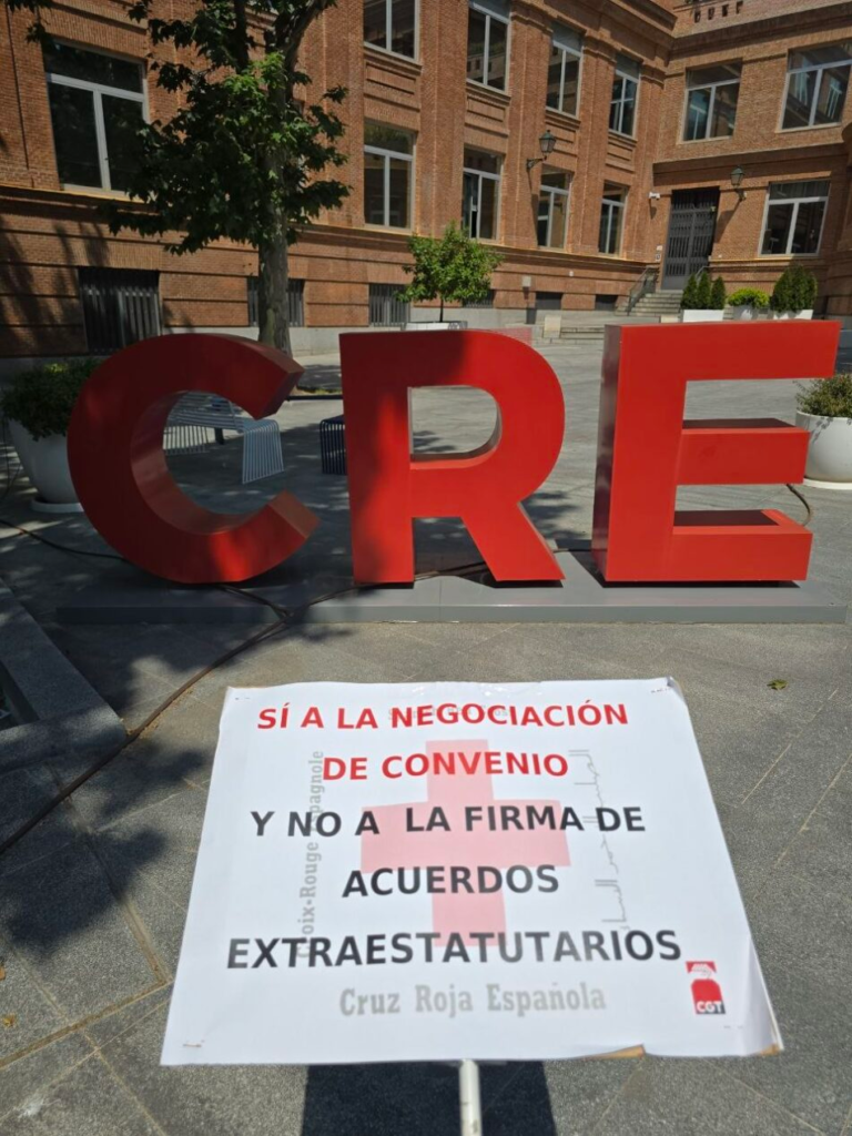 Protesta contra Cruz Roja por la negociación de un convenio colectivo