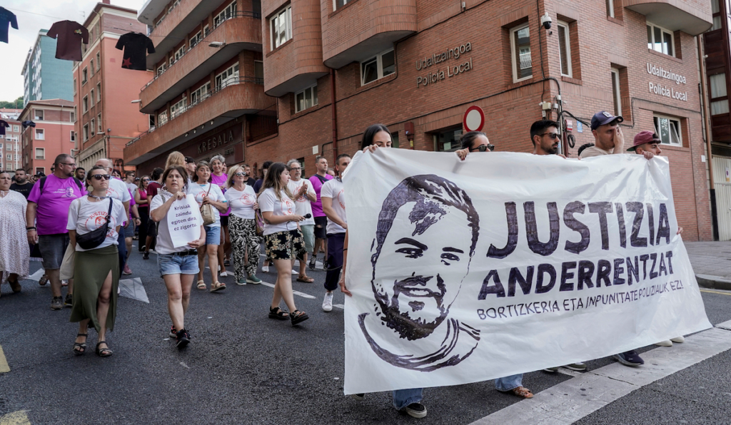 Los manifestantes exigen justicia para Ander