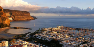 Vista aérea de uno de los puertos náuticos de Mogán (Gran Canaria)