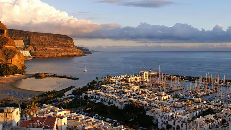 Vista aérea de uno de los puertos náuticos de Mogán (Gran Canaria)