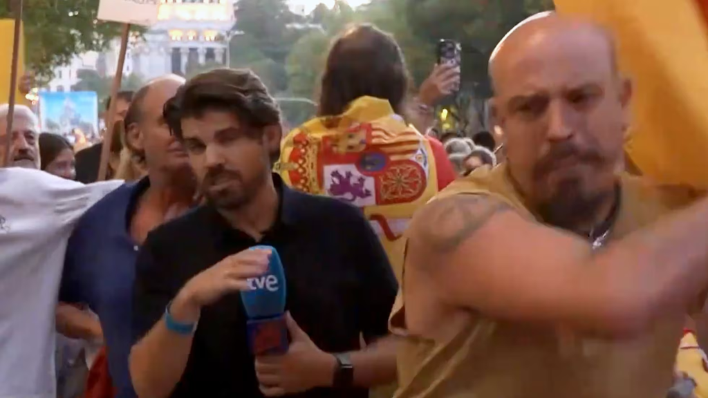 Agresión a un periodista durante una manifestación racista
