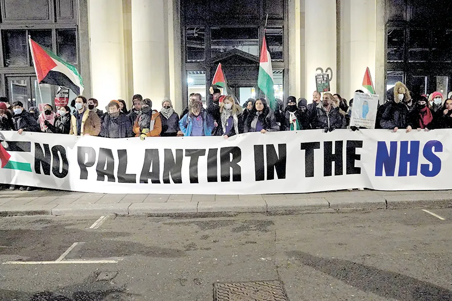 Protesta de sanitarios contra Palantir